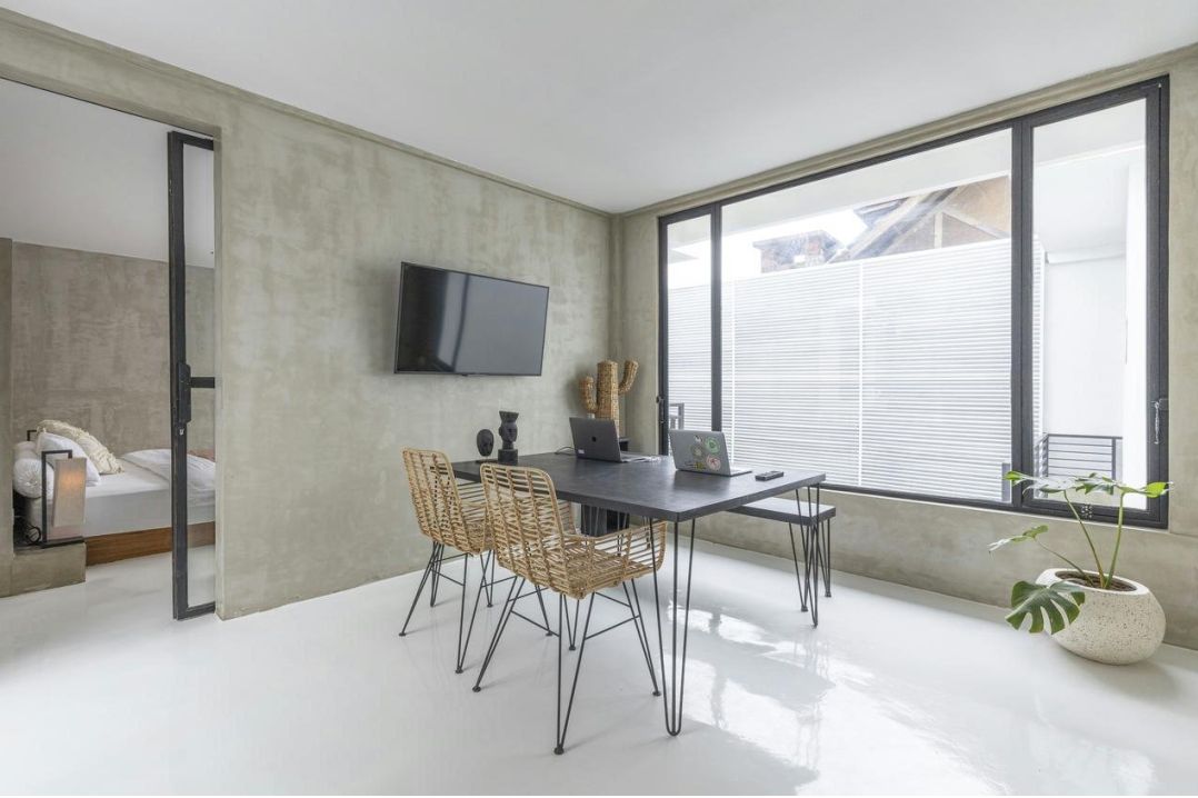 Showroom view 3